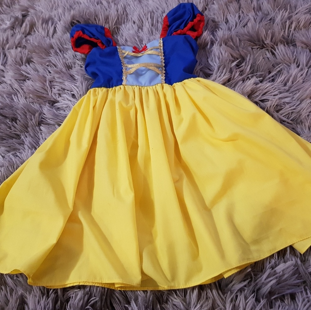 Snow white dress